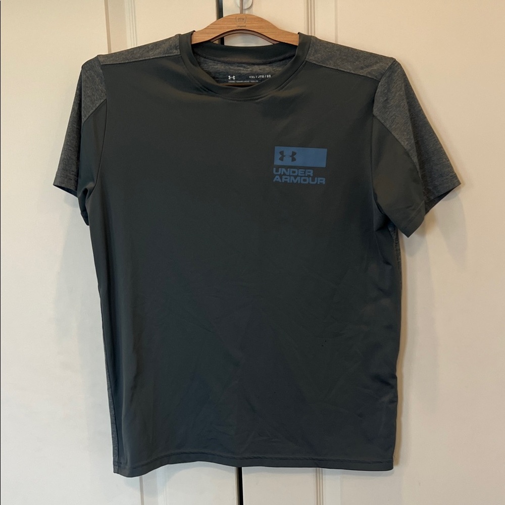 Under Armour Dark Gray and Heather Gray Short Sleeve Performance Tee